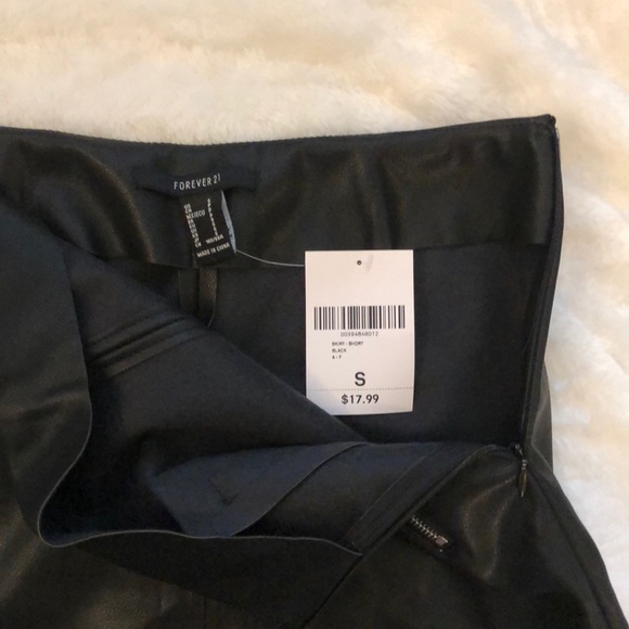 Black faux leather mini skirt - Picture 4 of 9